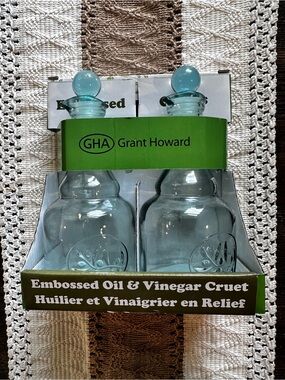 NWT Grant Howard Embossed Oil & Vinegar Cruet Set in Aqua